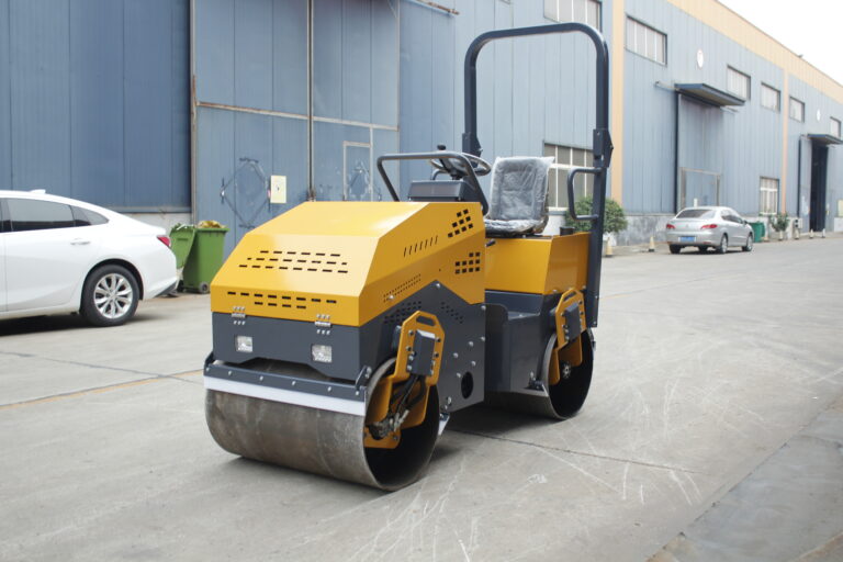 CY-900  road roller