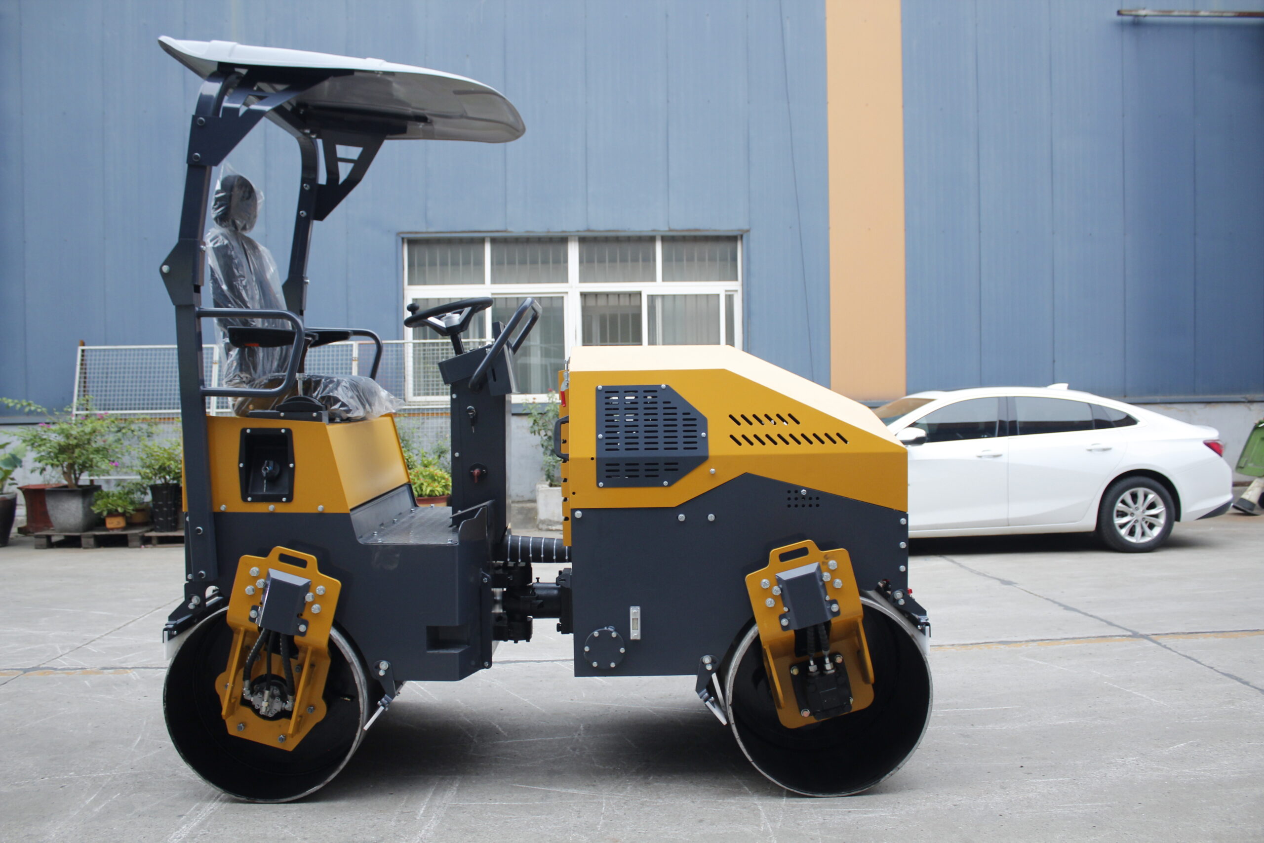 CY-1200  Road roller